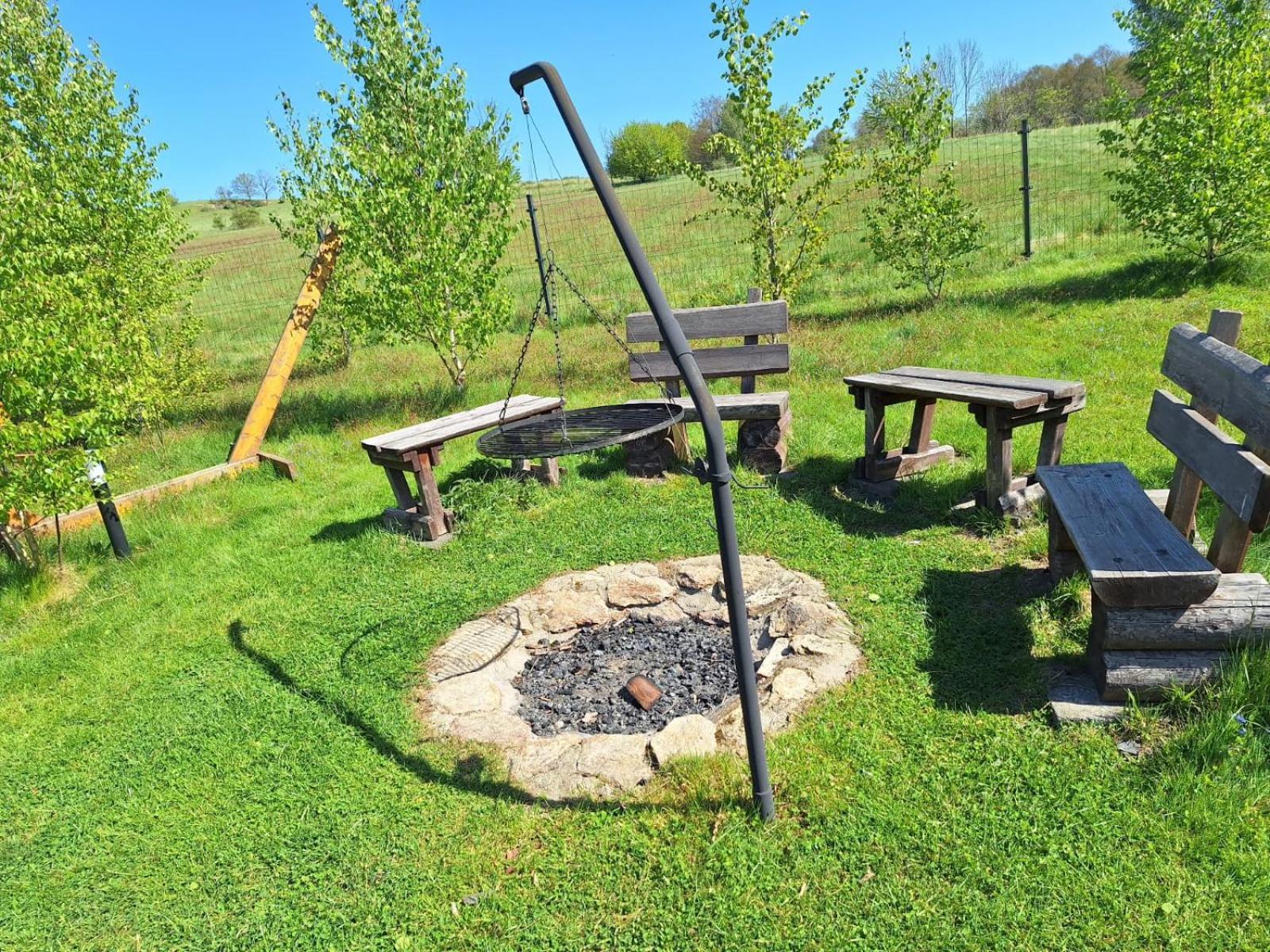 Camping, Zabierz Wlasny Namiot Kameralne Pole Namiotowe Z Basenem Kinem Plenerowym Miejscem Na Ognisko I Placem Zabaw Zywe Zwierzeta Agroturystyka Giebultow  외부 사진